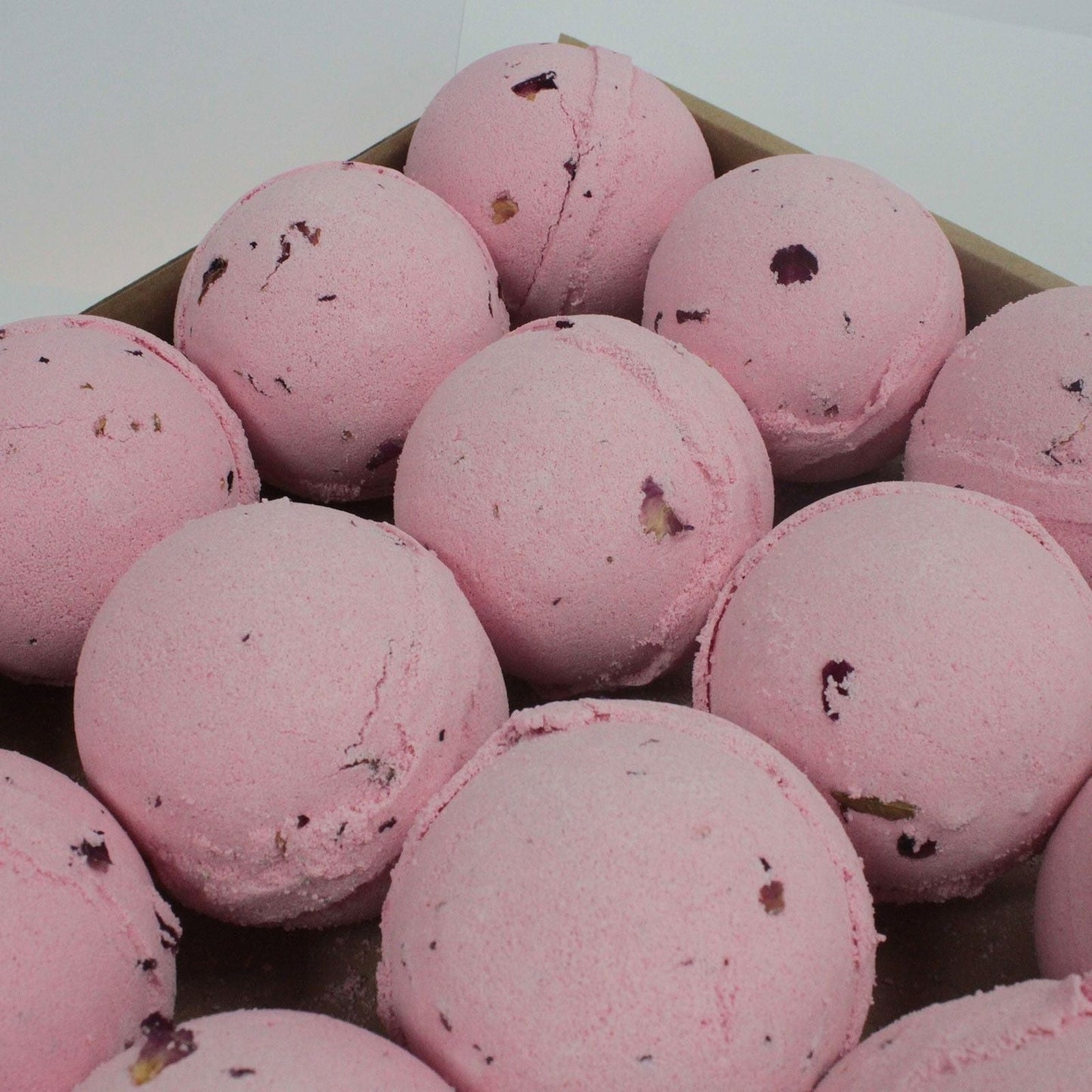 Rose & Petals Bath Bomb Jumbo Bath Bombs - 180g - Bath Indulgence