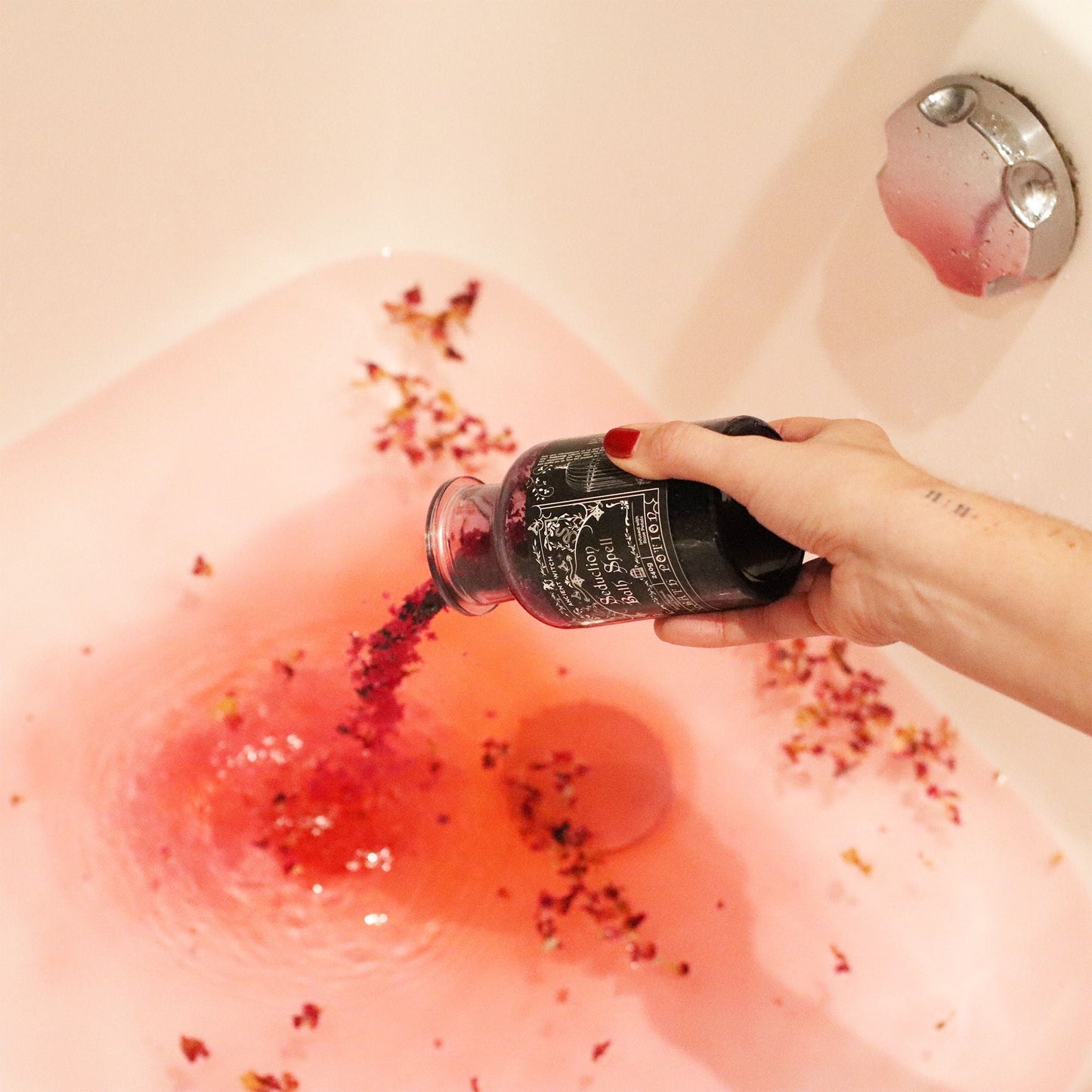 Ancient Witch Bath Spell Potion & Amethyst Crystal Amulet - Seduction Ancient Witch Bath Spell Potions - Bath Indulgence