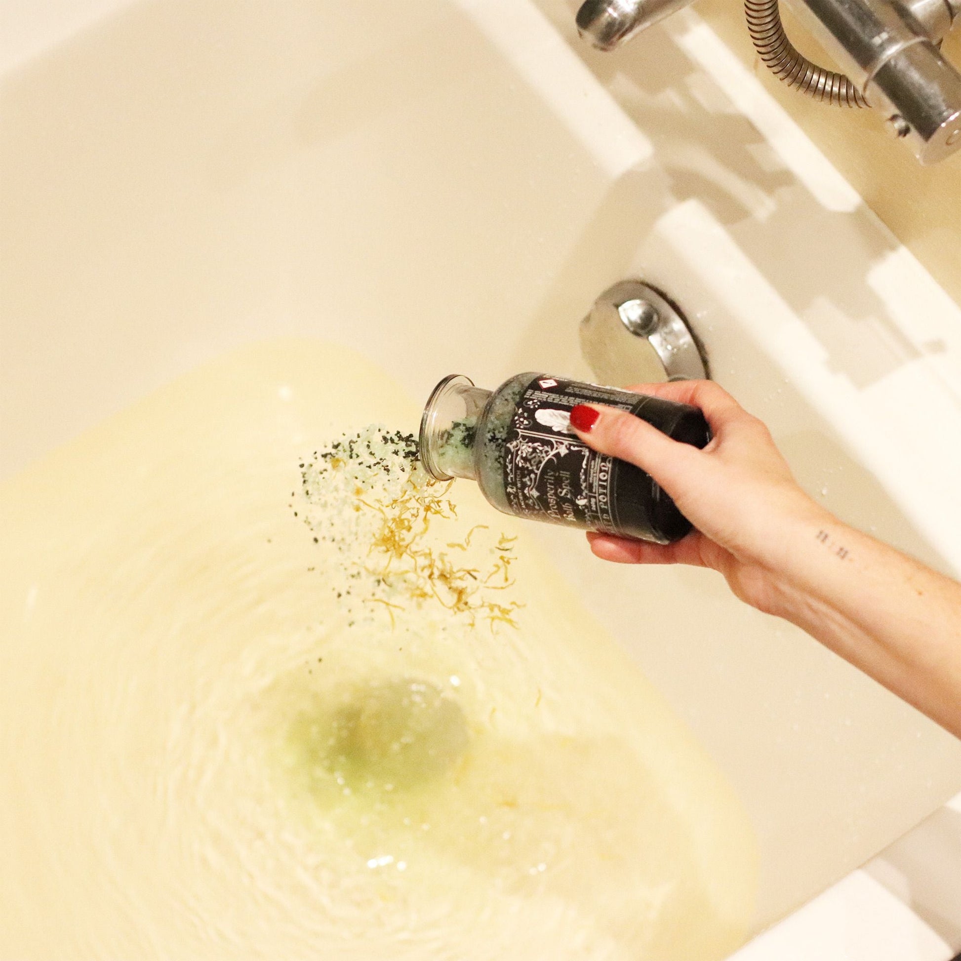 Ancient Witch Bath Spell Potion & Aventurine Crystal Amulet - Prosperity Ancient Witch Bath Spell Potions - Bath Indulgence