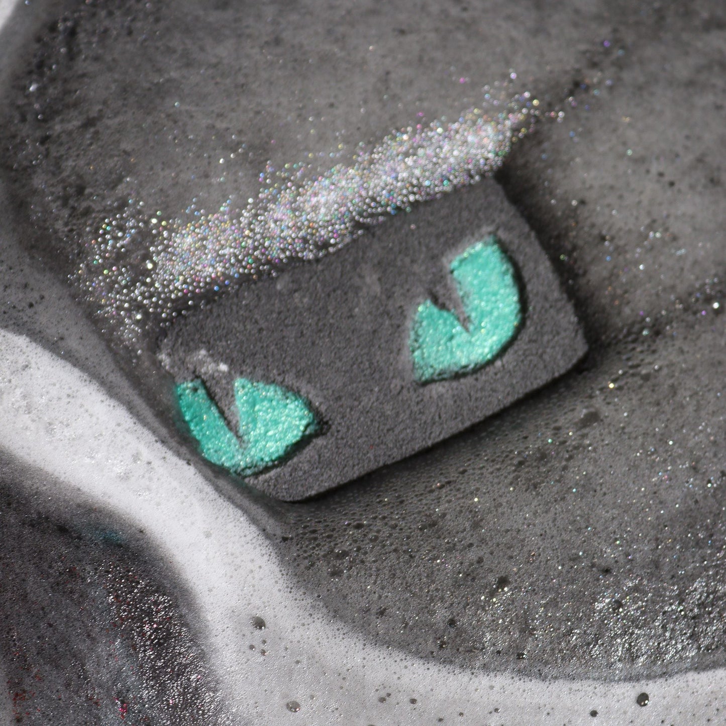 Cats Eyes Halloween Bath Bomb 80g Halloween Bath bombs - 180g - Bath Indulgence