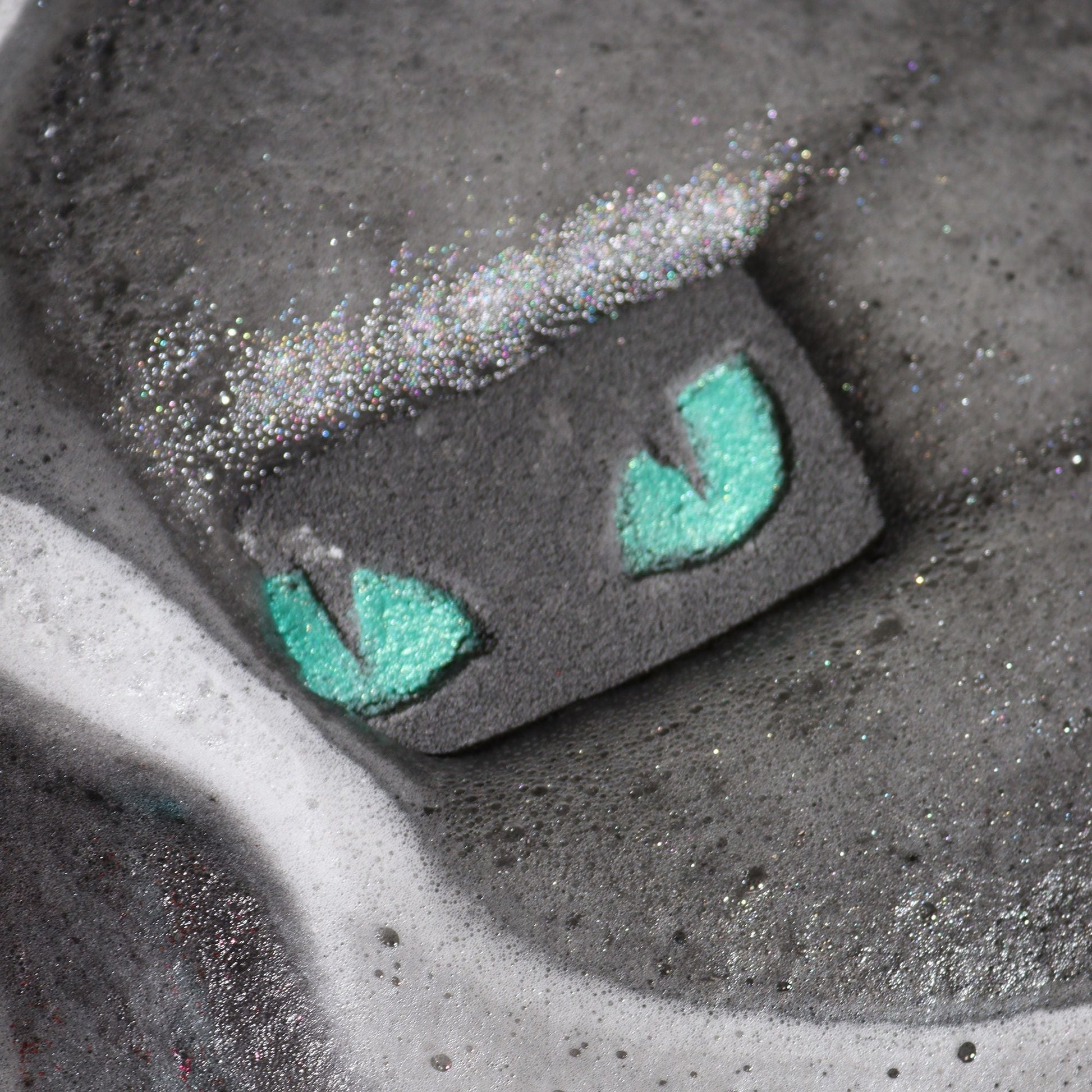 Cats Eyes Halloween Bath Bomb 80g Halloween Bath bombs - 180g - Bath Indulgence