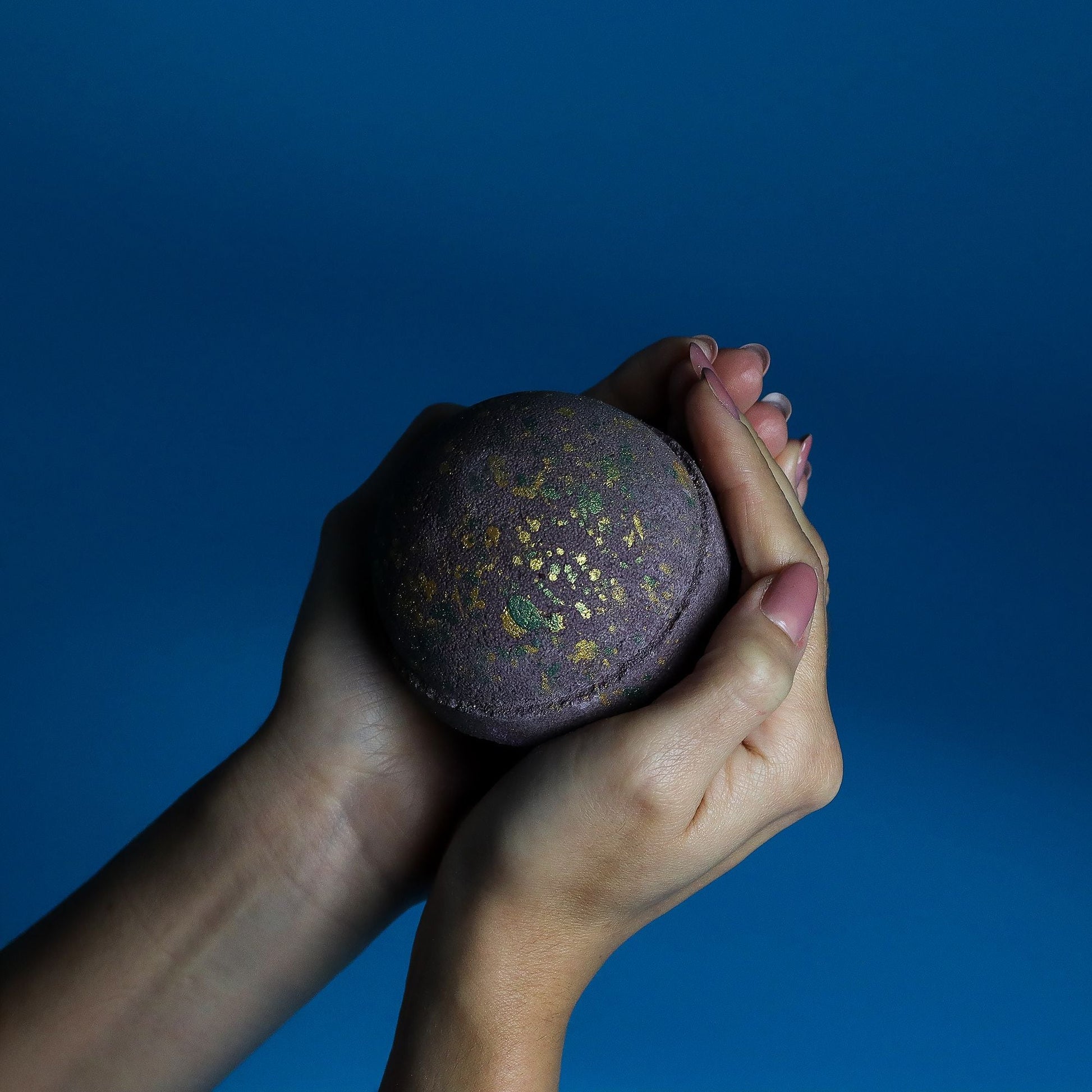 Dubai Cupcake Bath Bomb - Emerald Oudh Truffle Jumbo Bath Bombs - 180g - Bath Indulgence