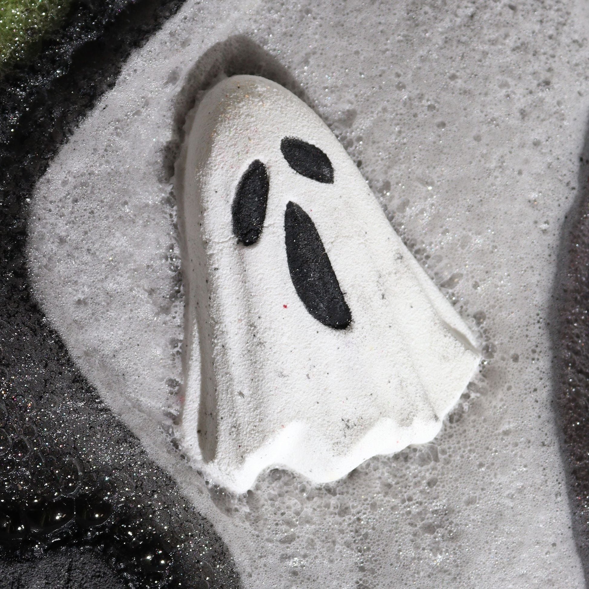 Ghost Halloween Bath Bomb 65g Halloween Bath bombs - 180g - Bath Indulgence