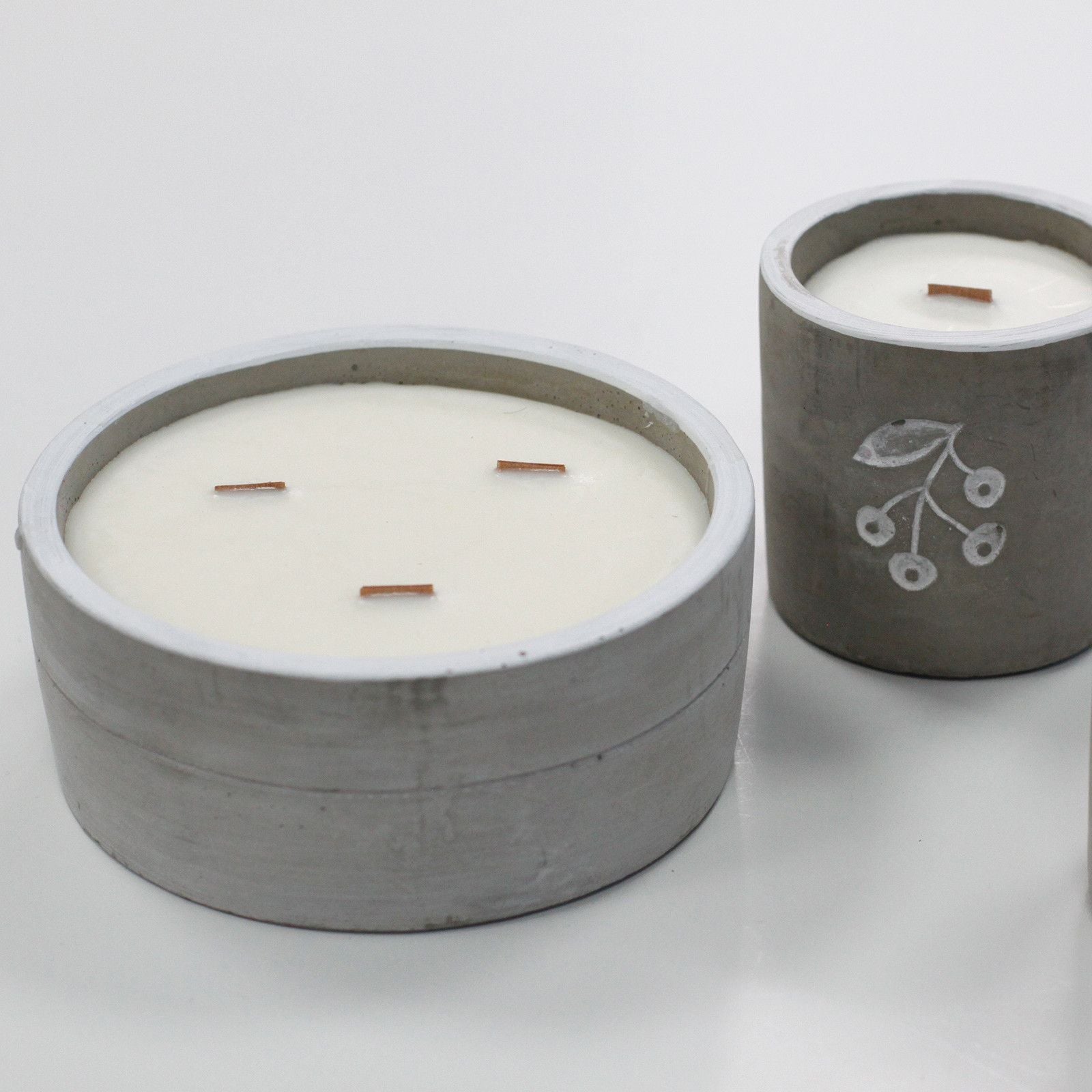 Large Round - Crushed Vanilla & Orange Concrete Wooden Wick Candle - Bath Indulgence