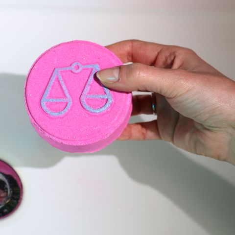 Set of Zodiac Bath Fizzers with Horoscope - Libra - Bath Indulgence