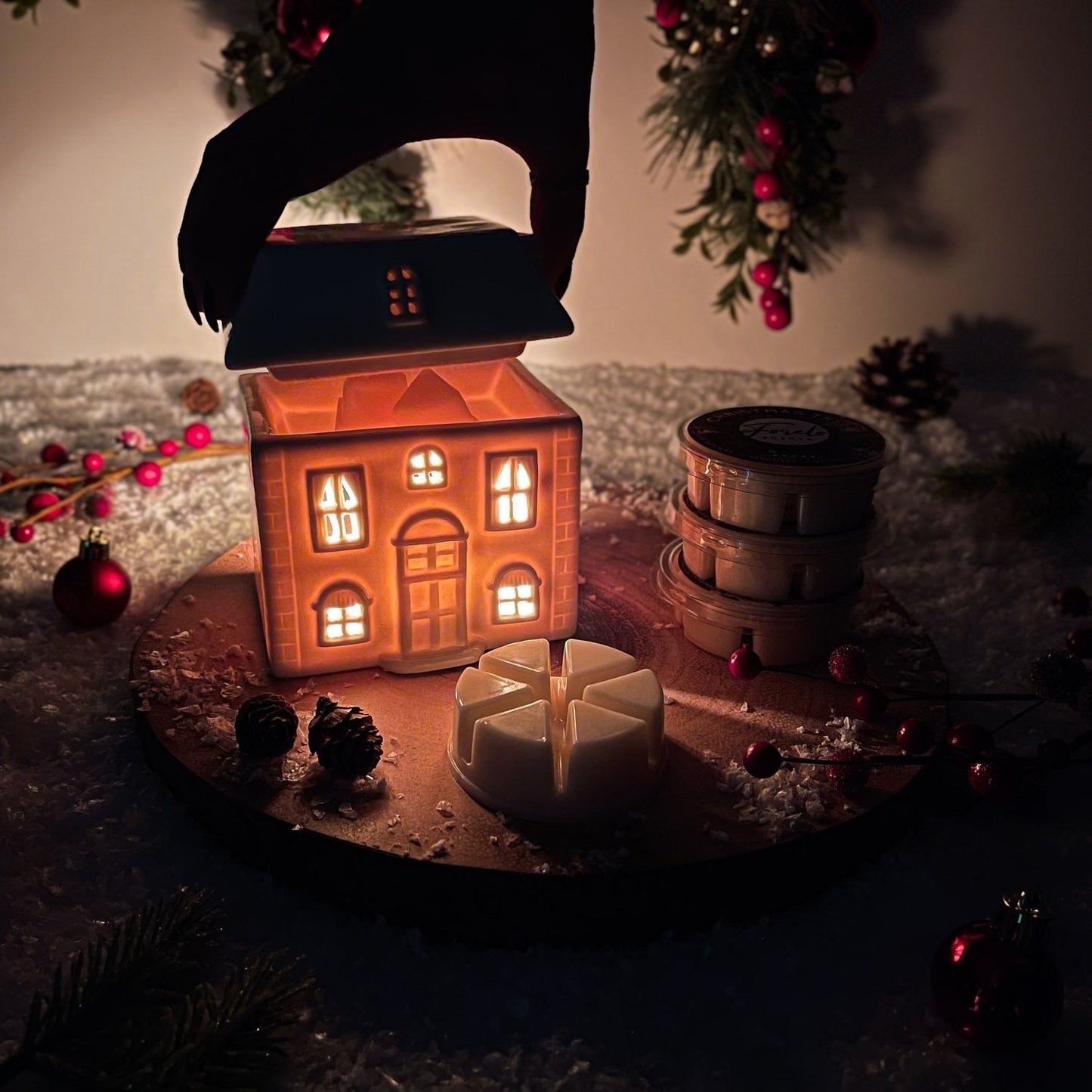 Festive House Burner & Wax Melt Gift Set - Bath Indulgence